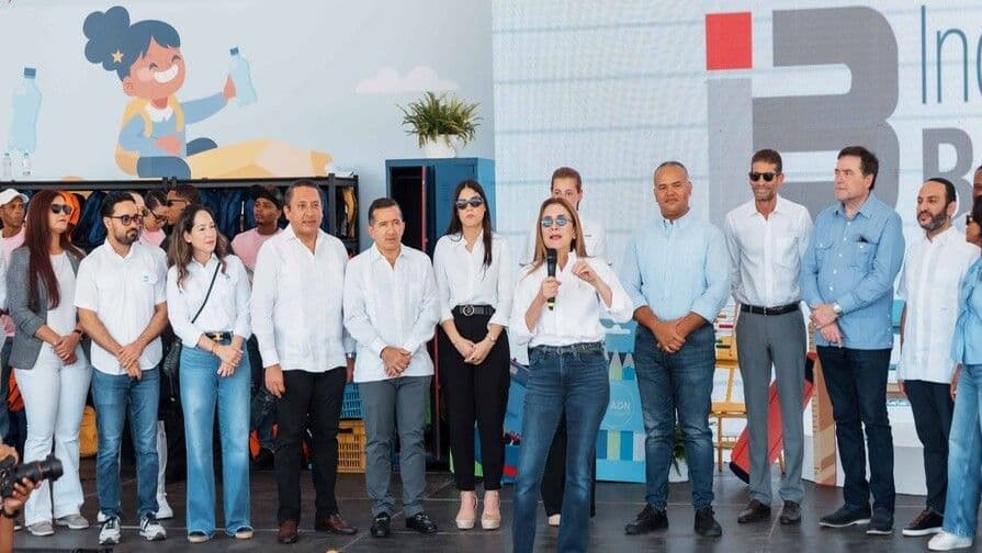 Iniciativa Plásticos por Útiles Escolares recolecta 16.5 millones de botellas