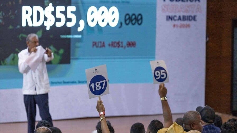 Bienes Nacionales anuncia subasta de vehículos y equipos estatales