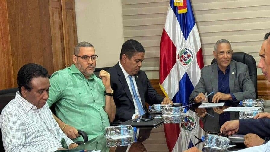 Reforma policial lleva siete meses atrapada y casi perime