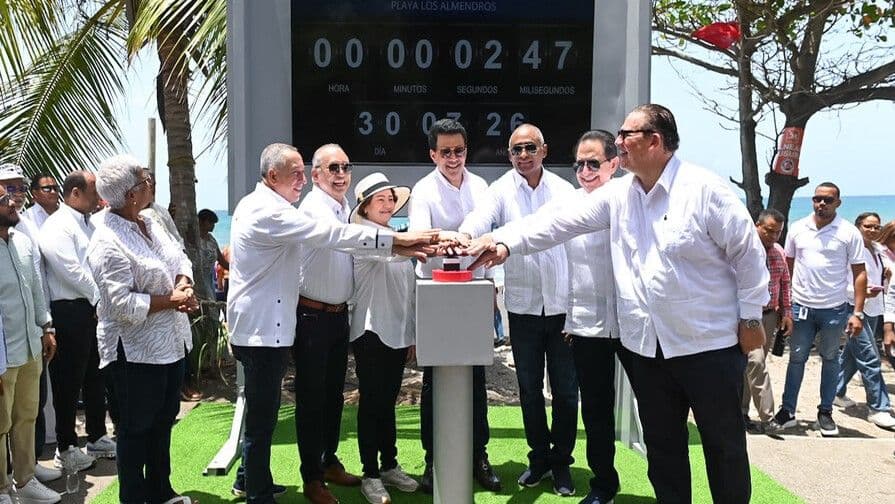 Inician remodelación de playa Los Almendros y malecón en Baní