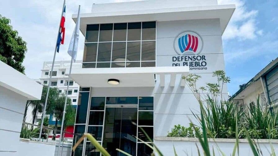 Renuncias y destituciones en el Defensor del Pueblo