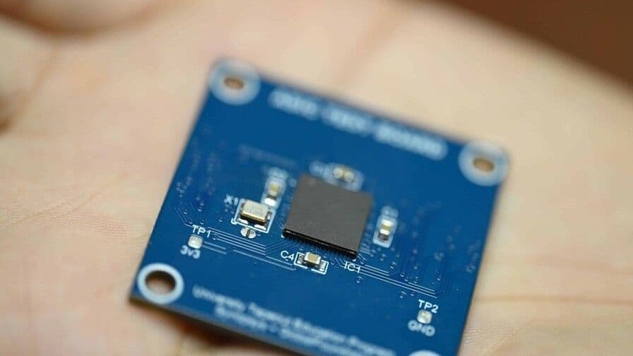 República Dominicana presenta primer microchip universitario