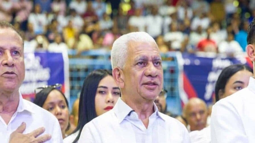 Senador Ricardo de los Santos respalda candidatura presidencial de Carolina Mejía