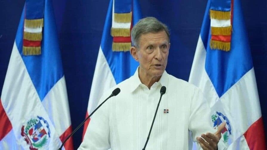 Luis Abinader condecorará a Roberto Álvarez con la Orden del Mérito