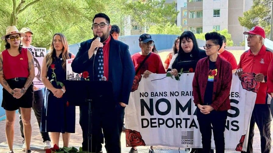 Jóvenes con DACA enfrentan riesgo de deportación por errores menores