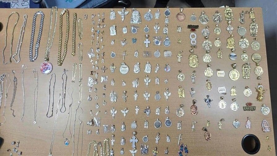 Robo millonario en joyería de Santiago: Policía recupera parte de las prendas