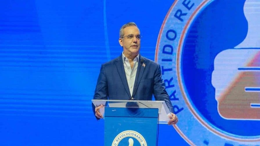 Luis Abinader asume liderazgo del PRM en nueva dirección partidaria