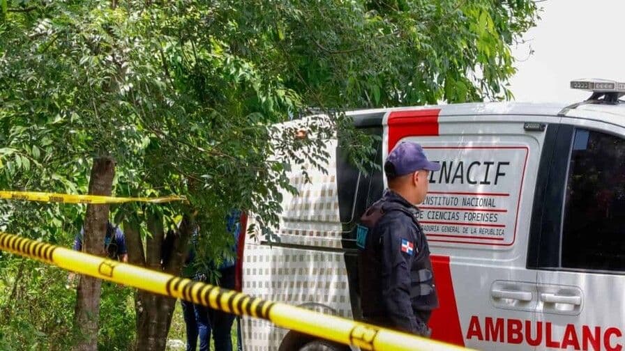 Sargento de la Policía mata a su expareja en Las Guáranas