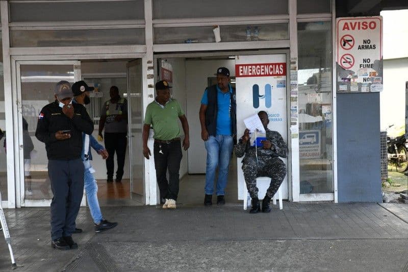 Desafíos del personal de seguridad en hospitales de Santo Domingo