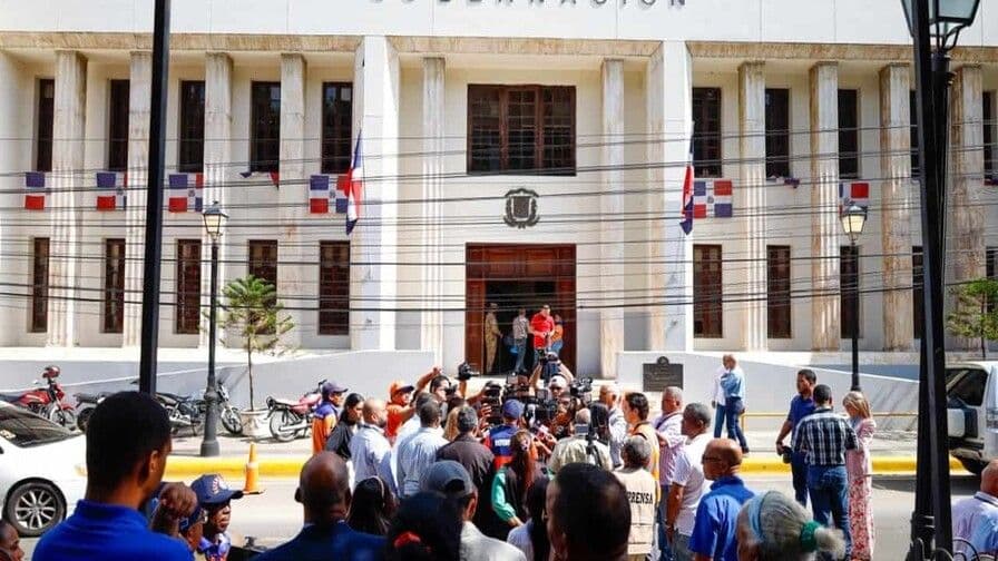 Gobernadora de Santiago destaca importancia de simulacros de terremotos