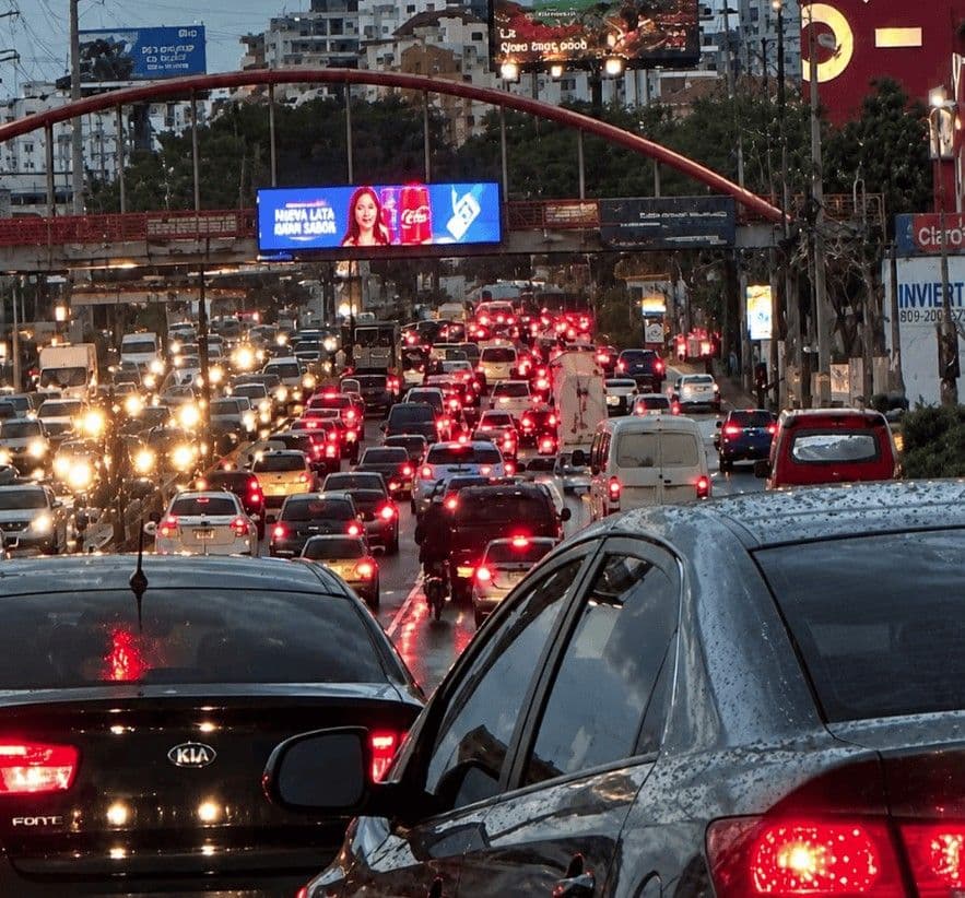 Lluvias en Gran Santo Domingo complican el tránsito vehicular