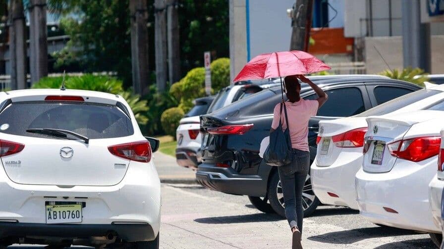 Pronostican clima caluroso y lluvias vespertinas en República Dominicana