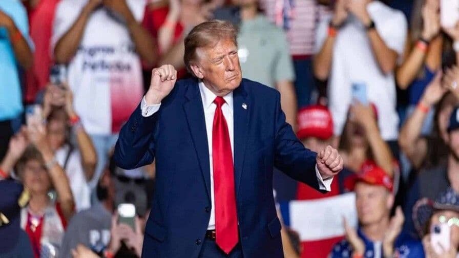 Trump vota anticipadamente en Florida para elecciones de mitad de mandato