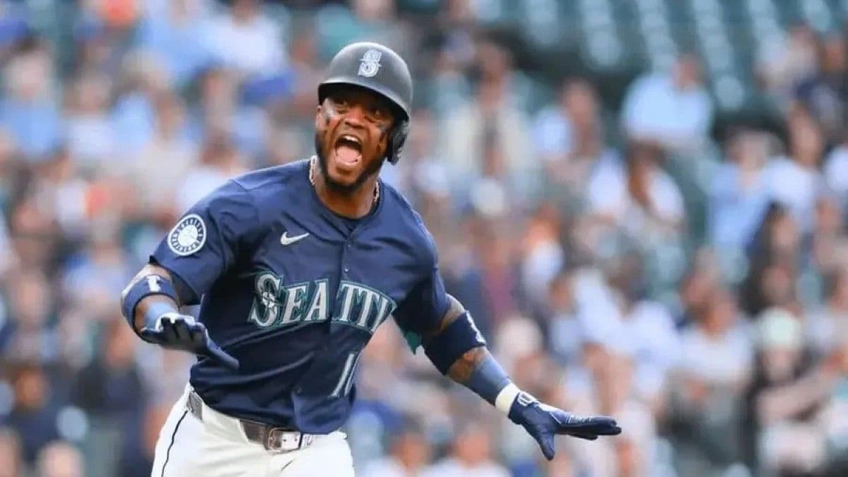 Seattle no ejerce opción de contrato de Víctor Robles, quien se convierte en agente libre