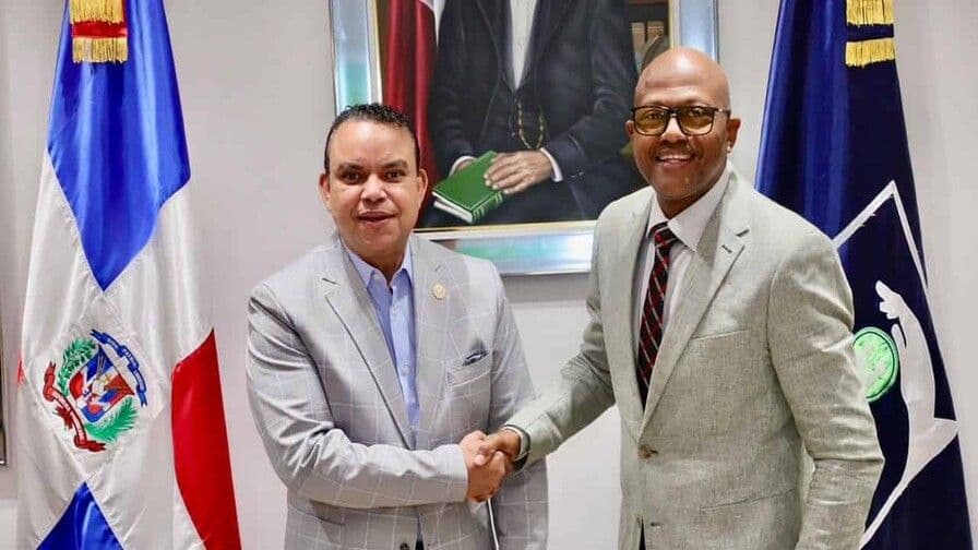 SNS y CMD coordinan mejoras en servicios de salud