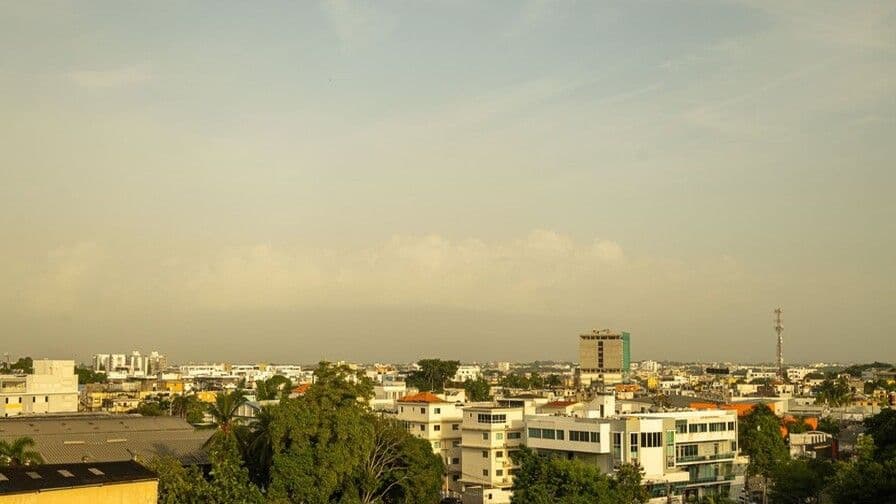 Calor y polvo del Sahara afectan el clima en República Dominicana